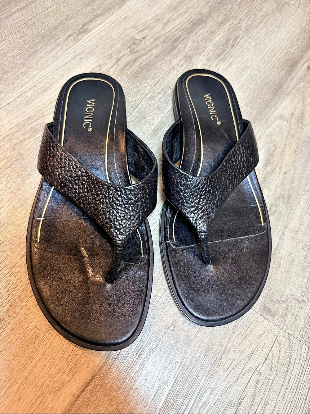 Vionic Agave Toe Post Sandal Women's Black Leather-Textured Thong Sandals 7.5 WI
